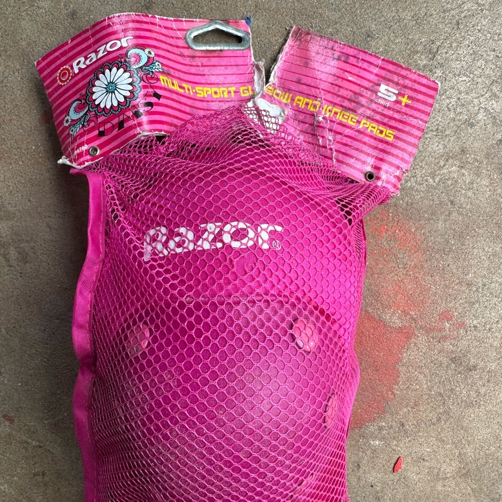 Razor elbow and knee pad accessories